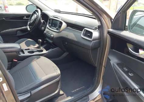 2017 Kia Sorento 3.3L Lx z USA, uszkodzony, nr VIN 5XYPGDA5XHG300906